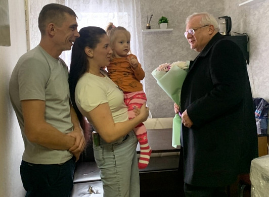 Многодетной маме из Кинешмы подарили посудомоечную машину